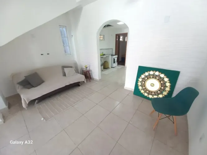 VILLE BLANCH - Casa Independente - 1 Quarto Suíte Amplo - Sala Ampla - Varanda - Mobiliado