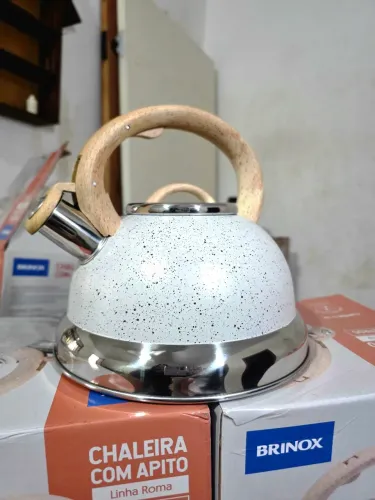 Chaleira Com Apito e Fundo de Indução 2.7 Litros Brinox Roma Aço Inox Baunilha