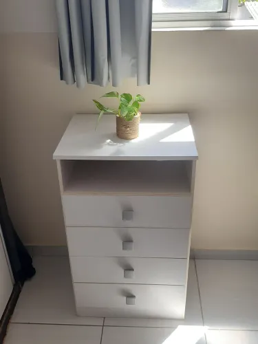 Cômoda pequena