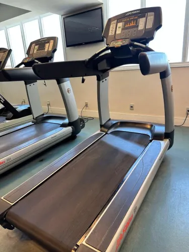 Esteira life fitness
