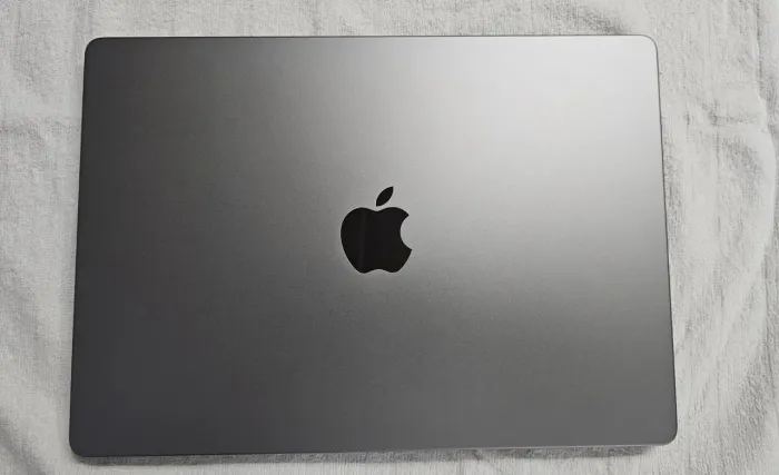 Macbook PRO M2 14 pol. 16GB/512SSD - Excelente estado