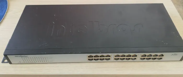 SWITCH FAST ETHERNET com QoS - SF 2400 QR - INTELBRAS 