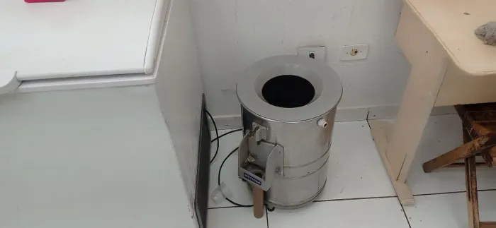 Máquina de descascar batatas