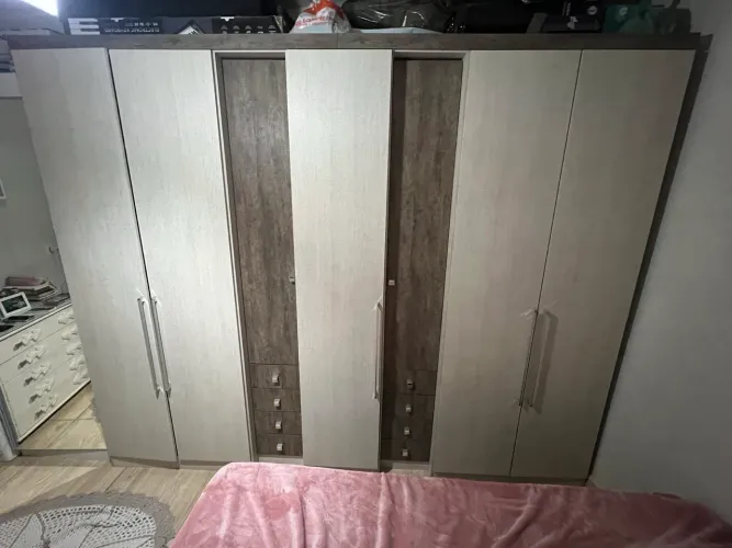 Guarda roupa 7 portas