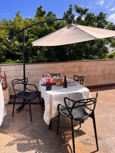 Vendo mesa com cadeiras 