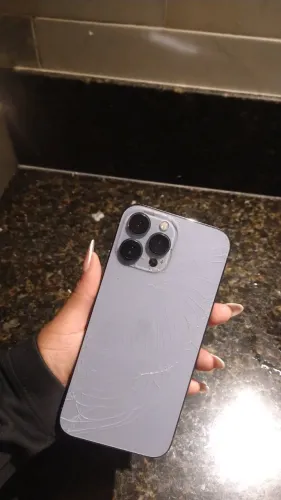 VENDO IPHONE 13 pro Max ( só quebrado atrás ) 71% de bateria