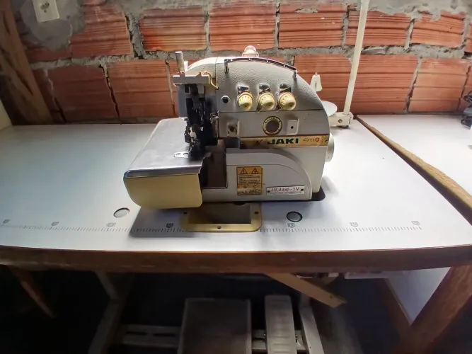 MÁQUINA OVERLOK INDUSTRIAL