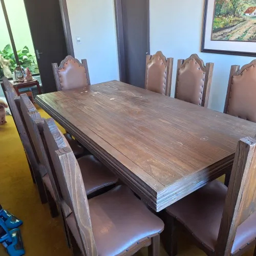 Mesa de jantar com 8 cadeiras