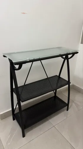 Aparador com vidro e estrutura de metal multi uso