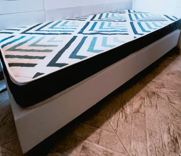 Cama de solteiro (base + colchão)