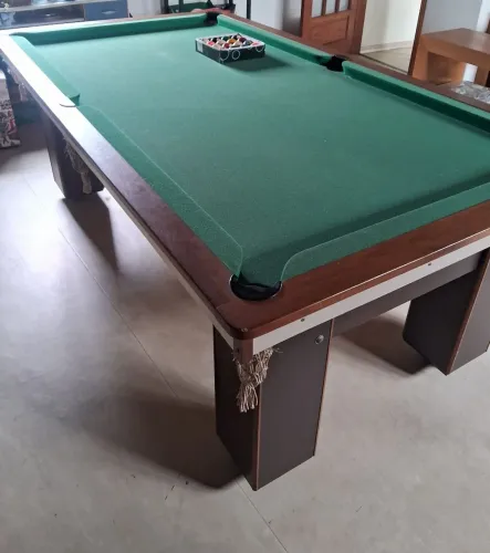 Mesa de Sinuca - em madeira - 1,25 x 2,25
