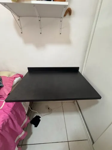Escrivaninha suspensa