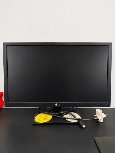 VENDO OU TROCO, MONITOR 21 POLEGADAS 