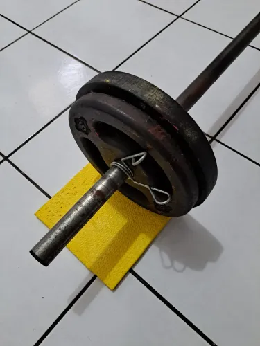 20 Kilos anilhas e Barra