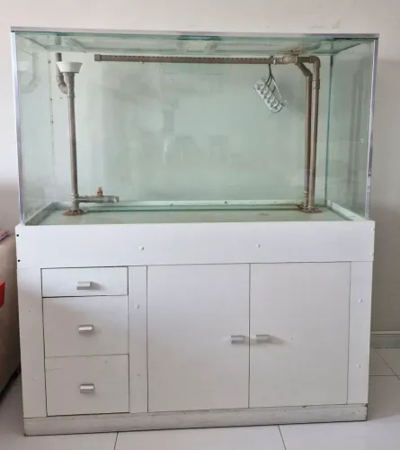 Aquário com móvel. Vidro 1,26x0,70x0,50