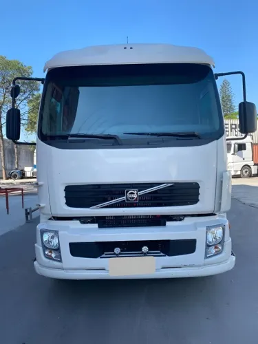 Volvo VM 260 carroceria 2010