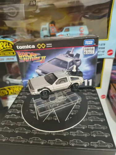 Carrinho Miniatura Tomica Unlimited DeLorean - De Volta para o Futuro II