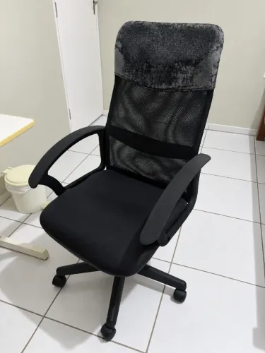Cadeira ergonômica preta