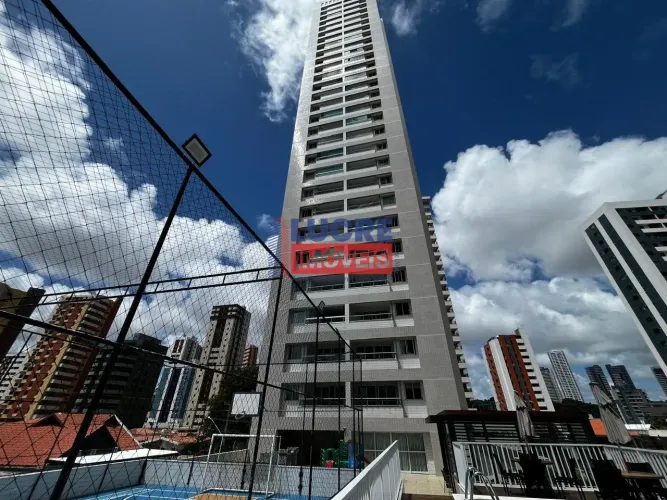 Apartamento de 04 quartos, sendo 03 suítes, em Manaira.