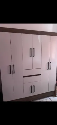 Guarda roupa novíssimo. Motivo da venda: Mudança 