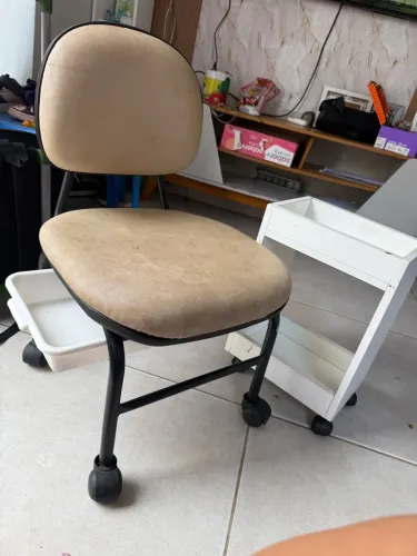 Cadeira de manicure + carrinho auxiliar