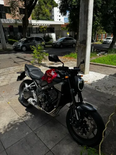 Honda CB650R E-Clutch 2026 | Apenas 62 km | Estado de Zero | Curitiba