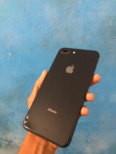 iPhone 8 Plus 64gb apenas trinco de leve atrás