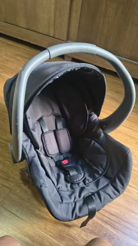 Bebê conforto Galzerano Cocoon - Preto - quebra sol nunca usado. R$ 180,00