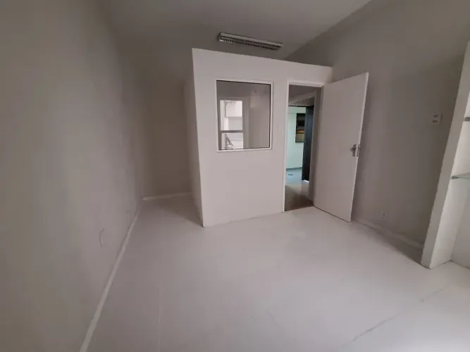 Sala comercial possui 45 metros quadrados em Copacabana - Rio de Janeiro - RJ