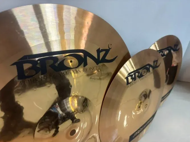 Kit NOVO Prato Bronz Projection B10 Crash/Ride 18 e Hi Hat 13