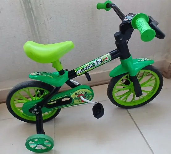 Bicicleta Infantil Aro 12 Verde/Preta com Rodinhas