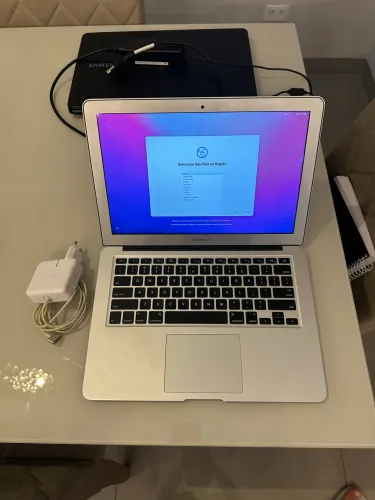 MacBook Air (13 polegadas, 2017) com processador Intel Core i5 de 1,8 GHz