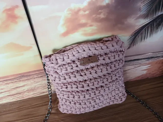 Bolsas pequenas de malha crochê