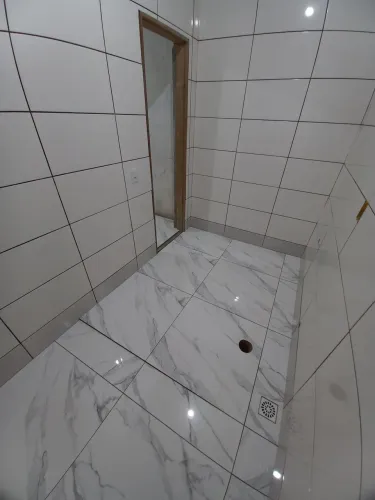 Pedreiro de acabamento em porcelanato ceramica granitos ardósia e acabamento em geral