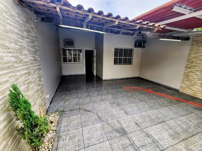 CASA À VENDA EM BALNEÁRIO DE CARAPEBUS - SERRA/ES