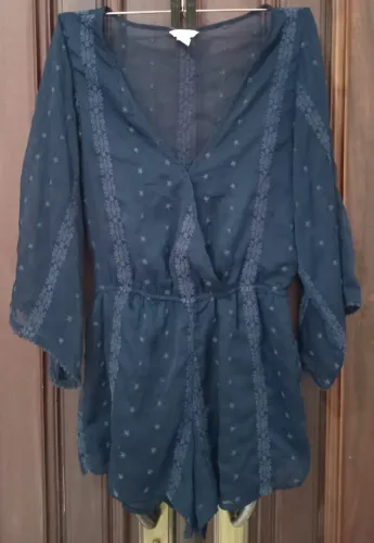 Macacão Curto Bordado decote em V cintura elástica azul marinho Forever 21 P Usado