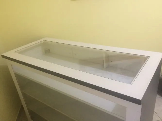 Vendo balcão de vidro com madeira comércio ou residência