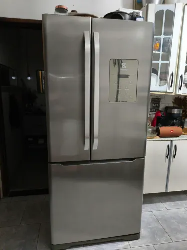 Vendo geladeira Side by Side inverter Electrolux 526L