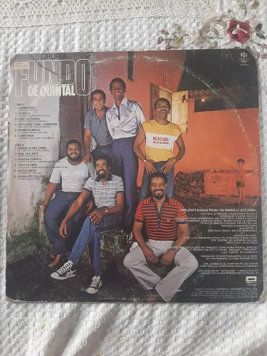 Disco vinil fundo de quintal