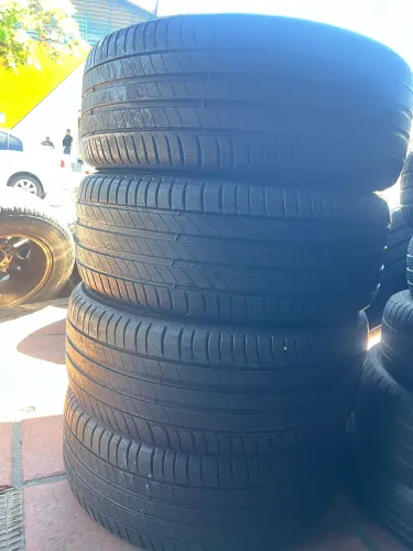 4 pneus 215/50/17 Michelin Seminovos estado de zero