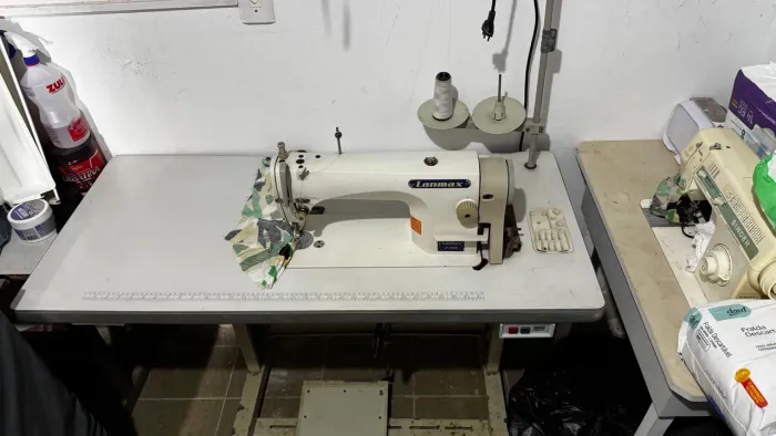 Máquina de costura reta industrial LANMAX USADA