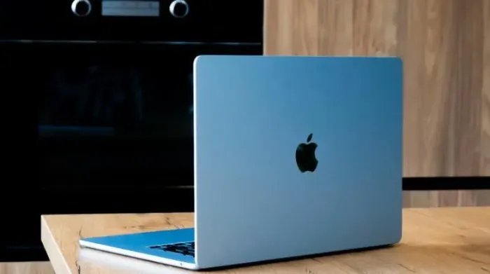 Mac Book Air (2025) 13" - 16GB + 256 GB - Azul