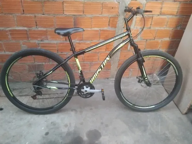 Bicicleta em estado de zero.