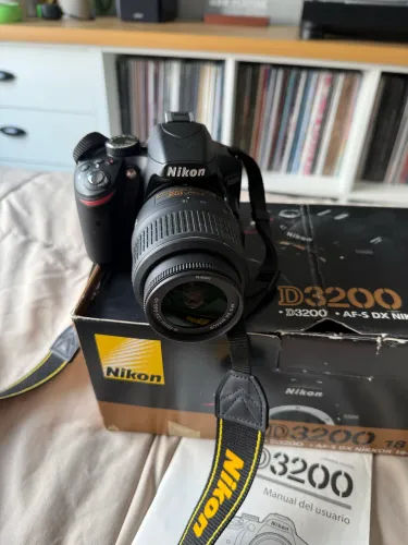 Camera Nikon D3200 + lente 18-55mm (só 500 clicks)