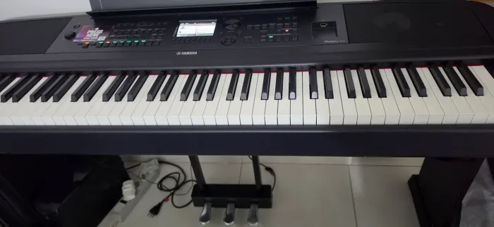 PIANO YAMAHA DGX-670