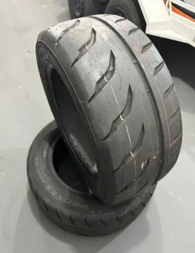 Pneu toyo r888