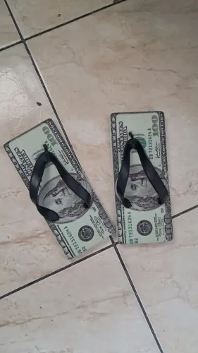 Chinelo quadrado de dolar