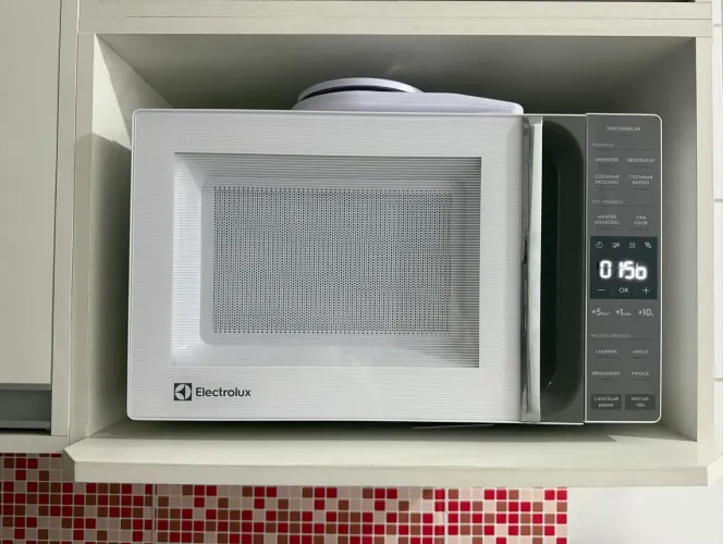 Micro-ondas Electrolux 23L Branco Efficient 127v