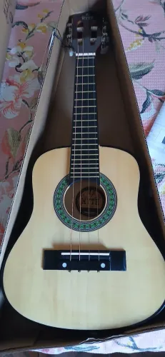 Cavaquinho zero na caixa