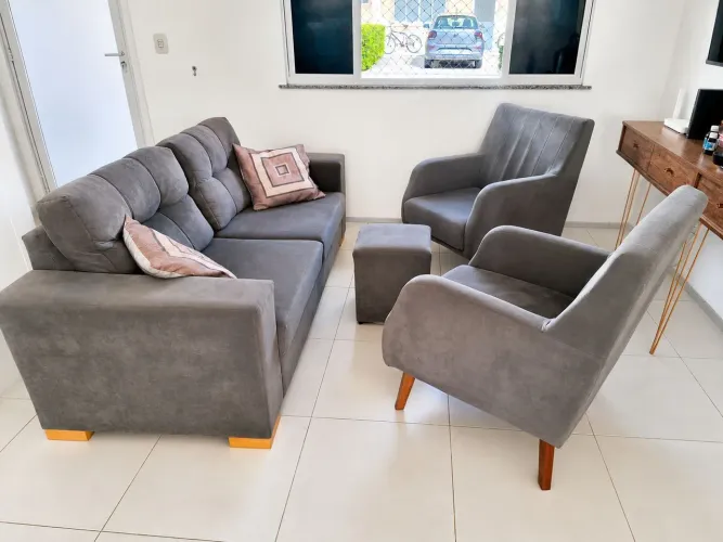 Conjunto sofá + 2 poltronas e puff veludo 2m x 0,80m